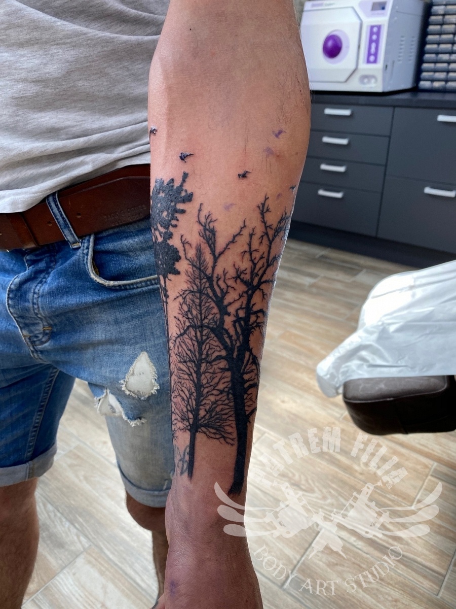Bomen op onderarm Tattoeages 1