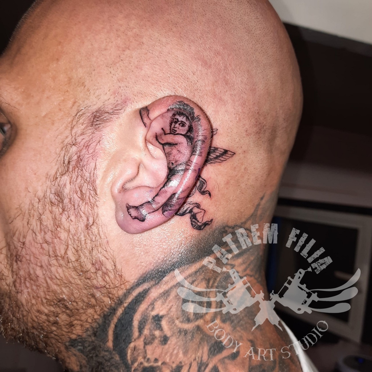 Engeltje en Duiveltje oorschelp tattoo Tattoeages 1