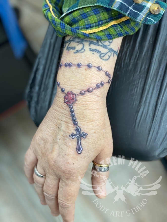 rozenkrans op pols/hand Tattoeages 1