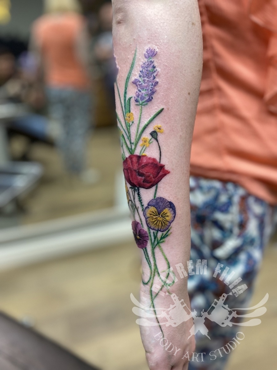 Wilde bloemen op onderarm Tattoeages 2