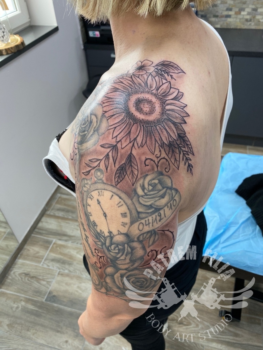 zonnebloemen op schouder Tattoeages 2
