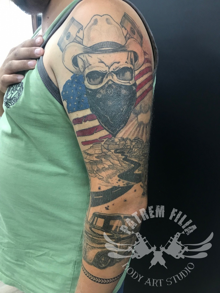 American thema sleeve Tattoeages