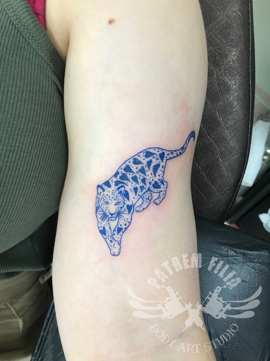 blauw hart panter Tattoeages