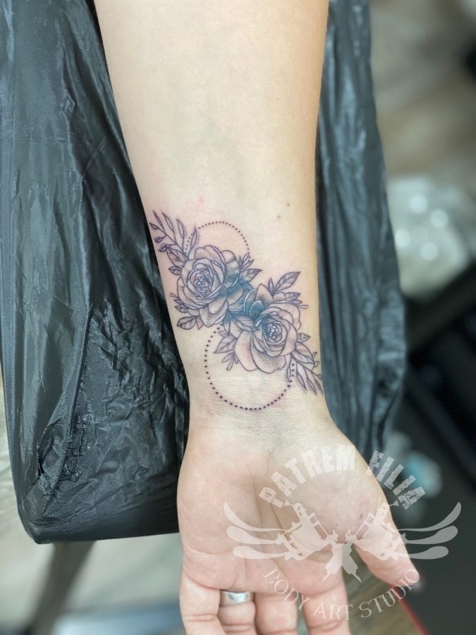 bloemen cover up Tattoeages