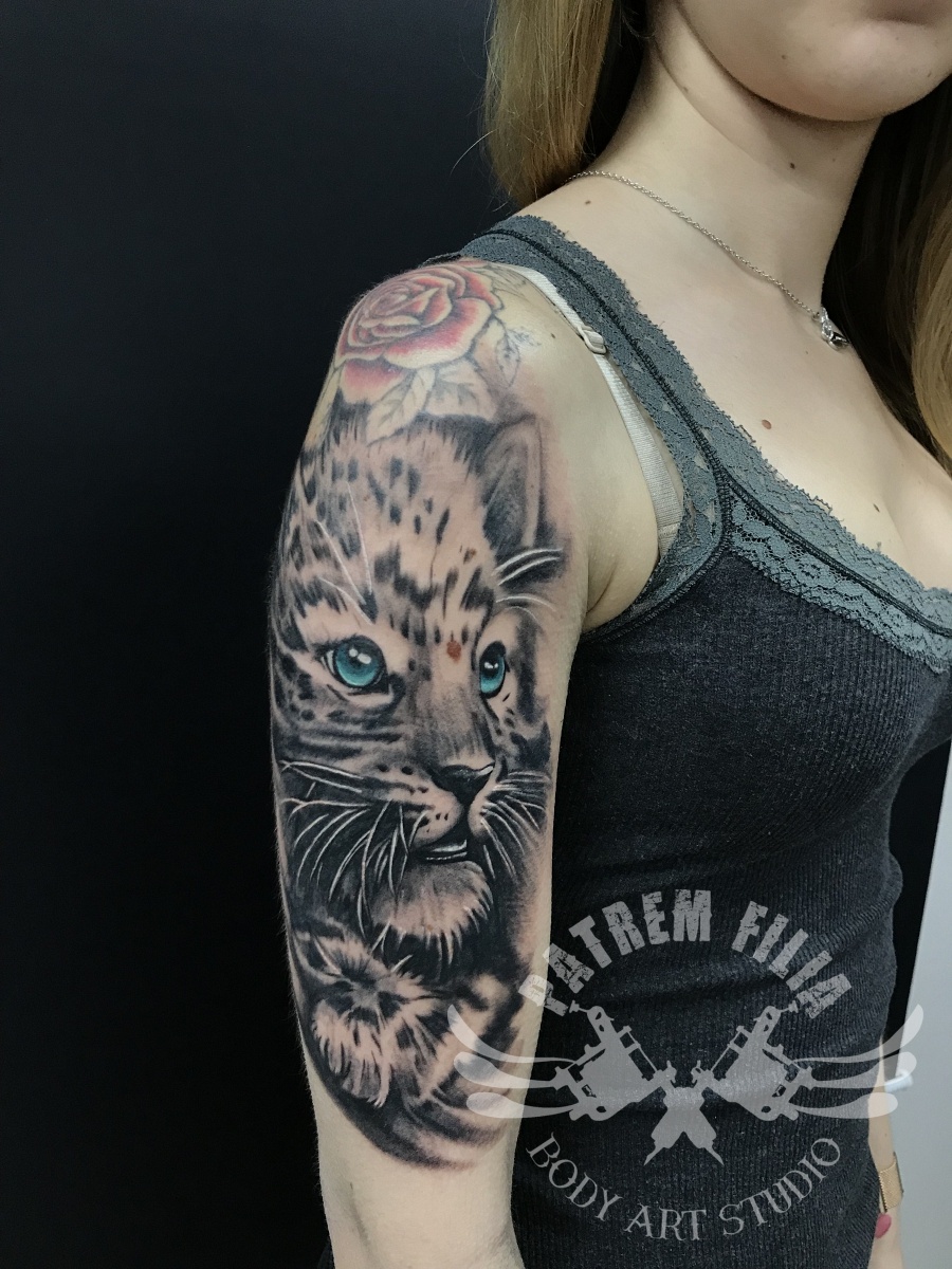 Realistisch luipaard welpje Tattoeages