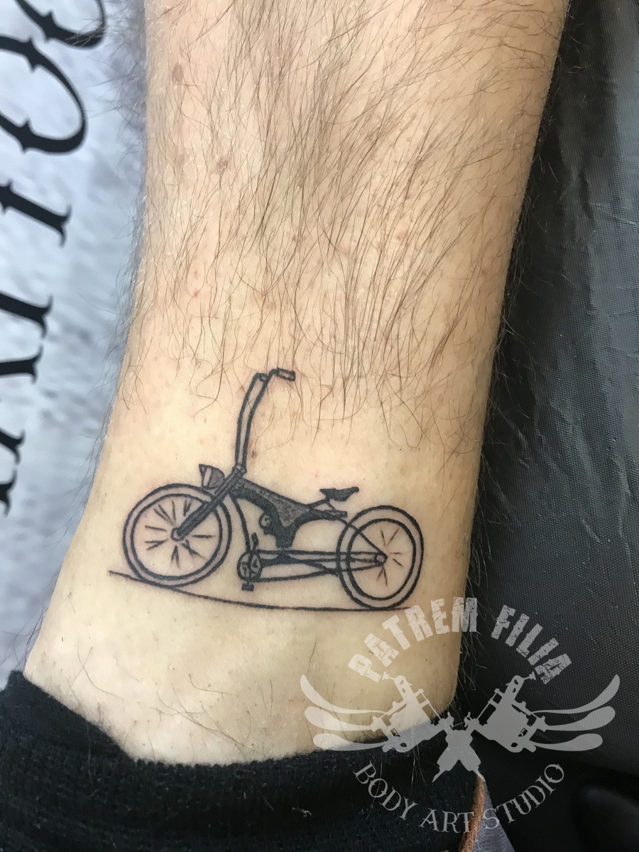 Easy Bike rider tattoo Tattoeages