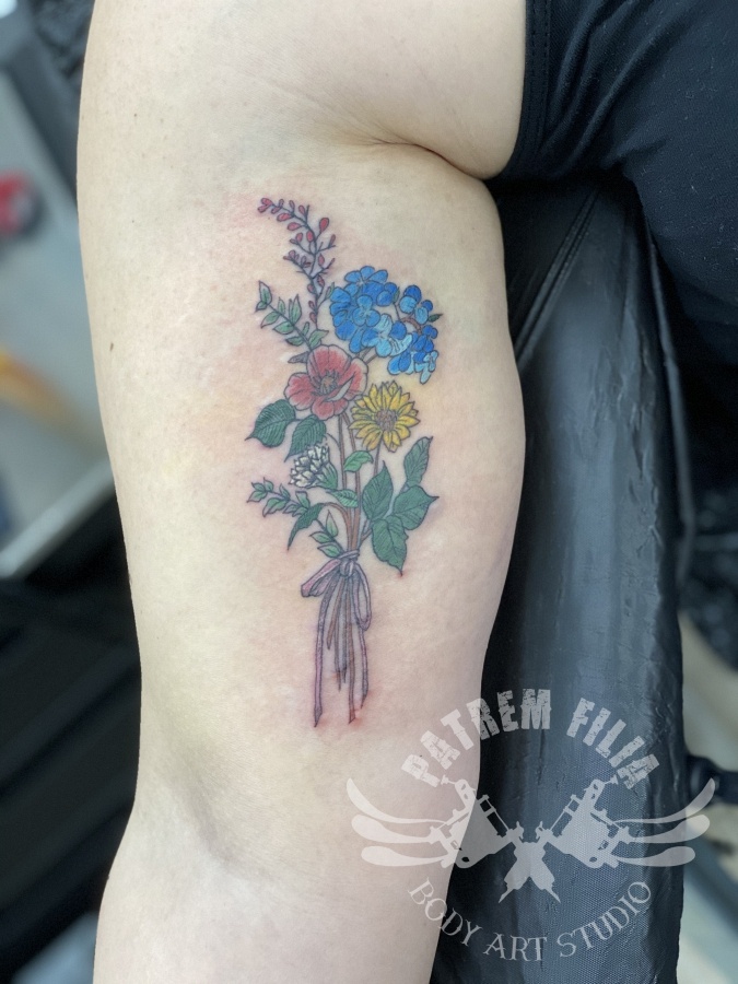 Kleurige wilde bloemen Tattoeages