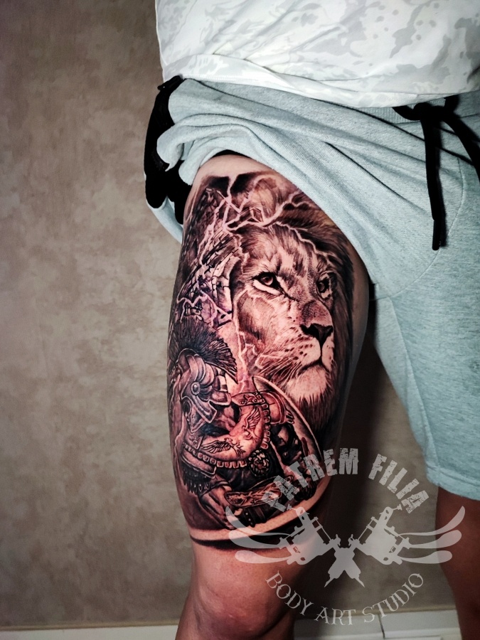 Leeuw met romeinse strijder Tattoeages