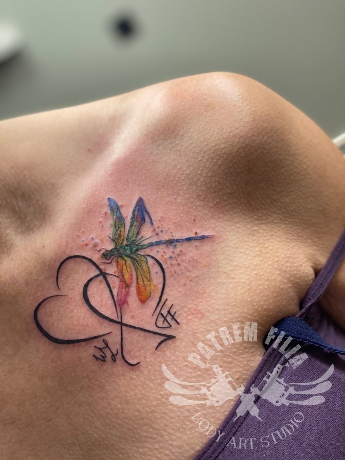 Libelle met watercolor Tattoeages