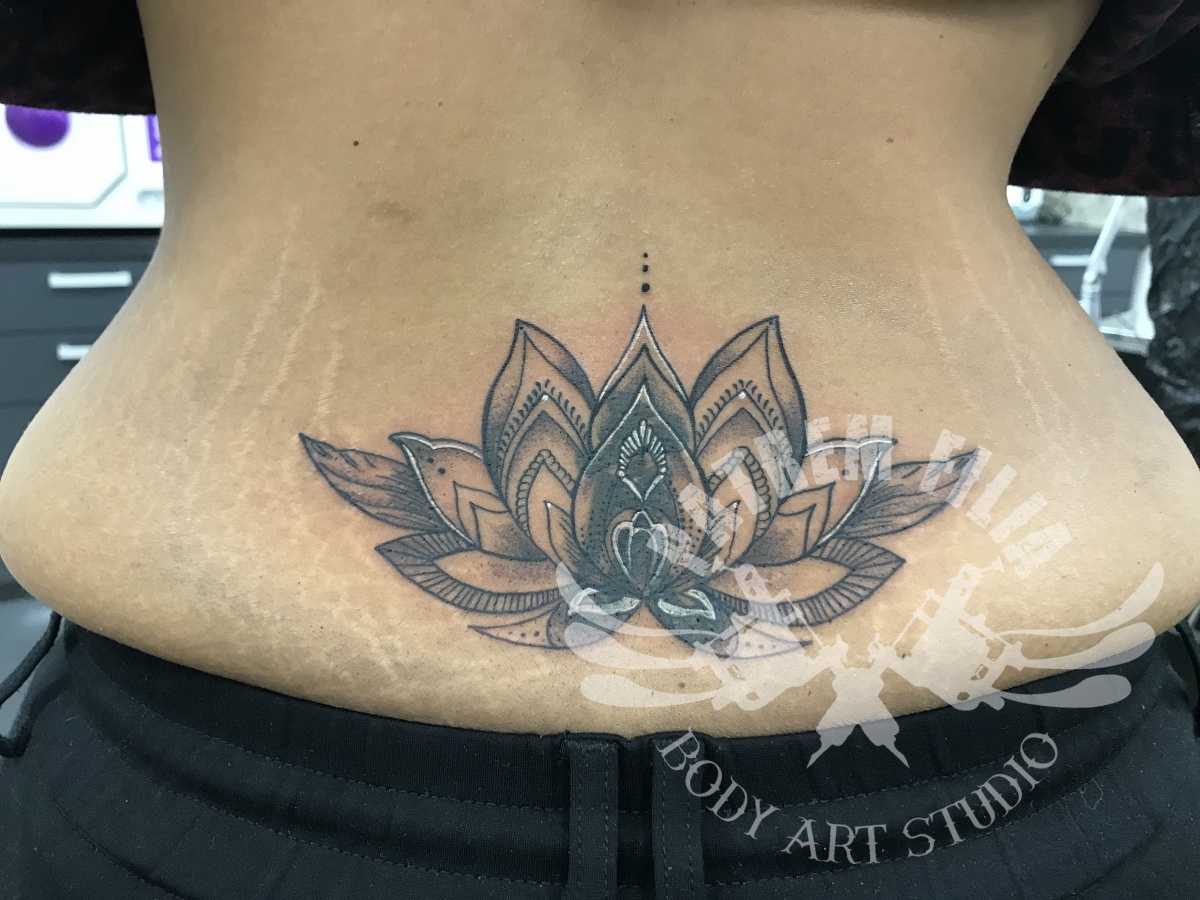 Lotus als cover-up Tattoeages