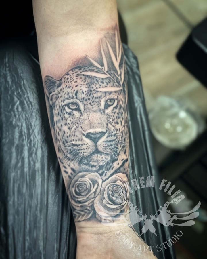 luipaard met rozen Tattoeages