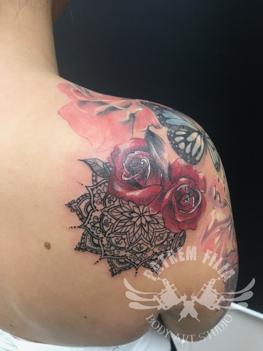 mandala met rozen Tattoeages