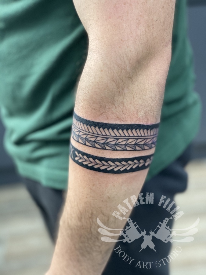 Maori/polynesische band om onderarm Tattoeages