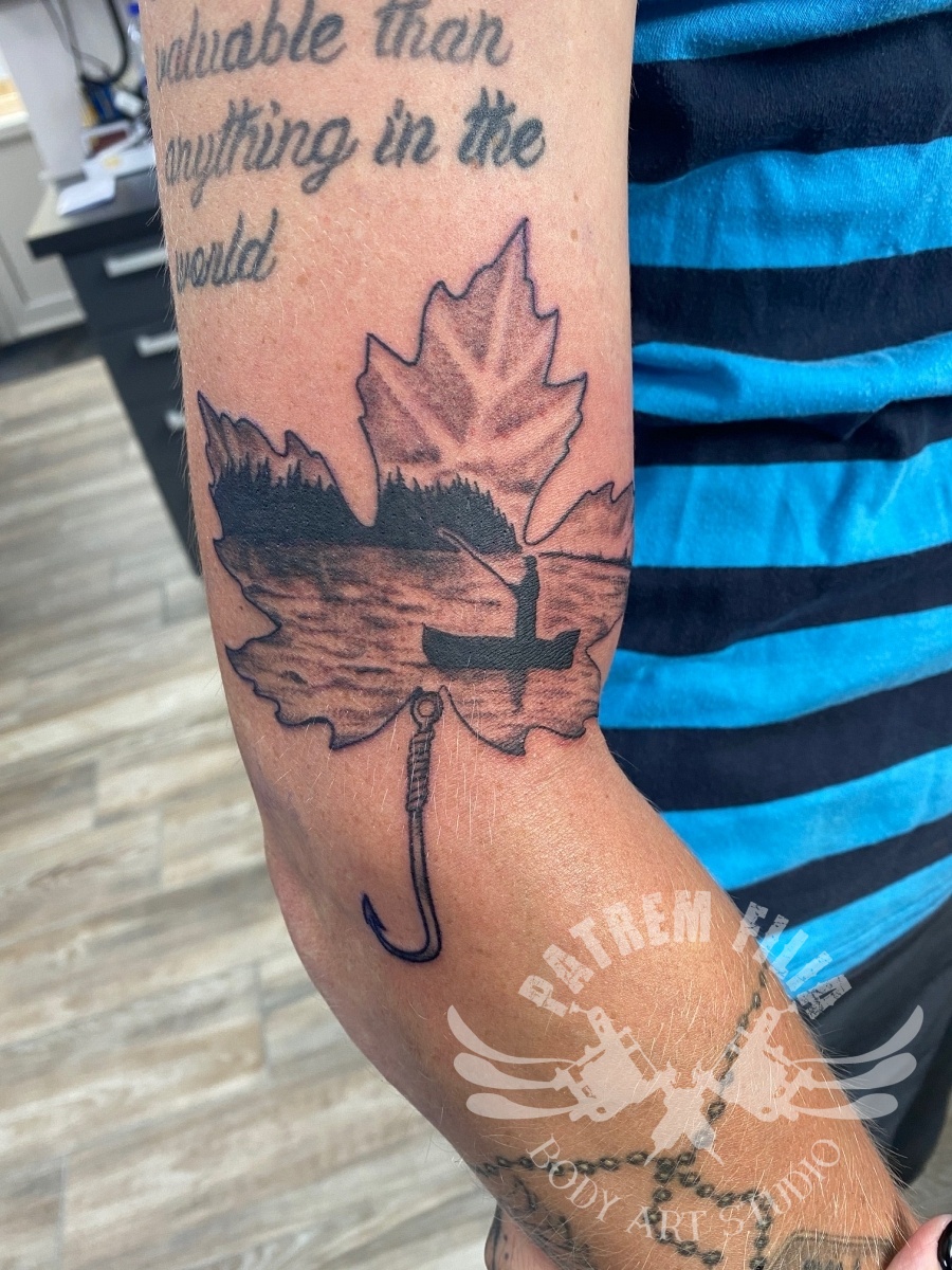 Maple leaf met visser Tattoeages