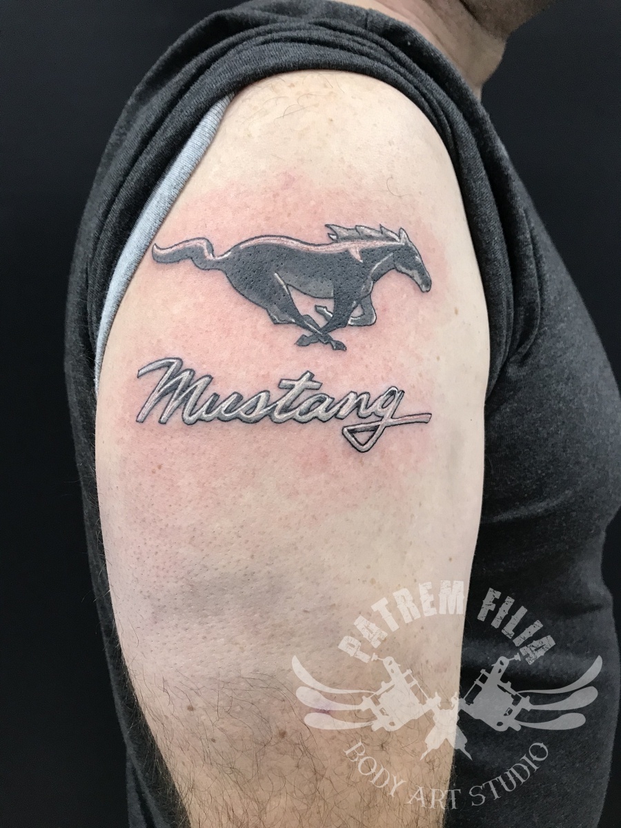 mustang Logo Tattoeages