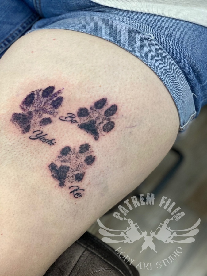 realistische hondepootjes Tattoeages