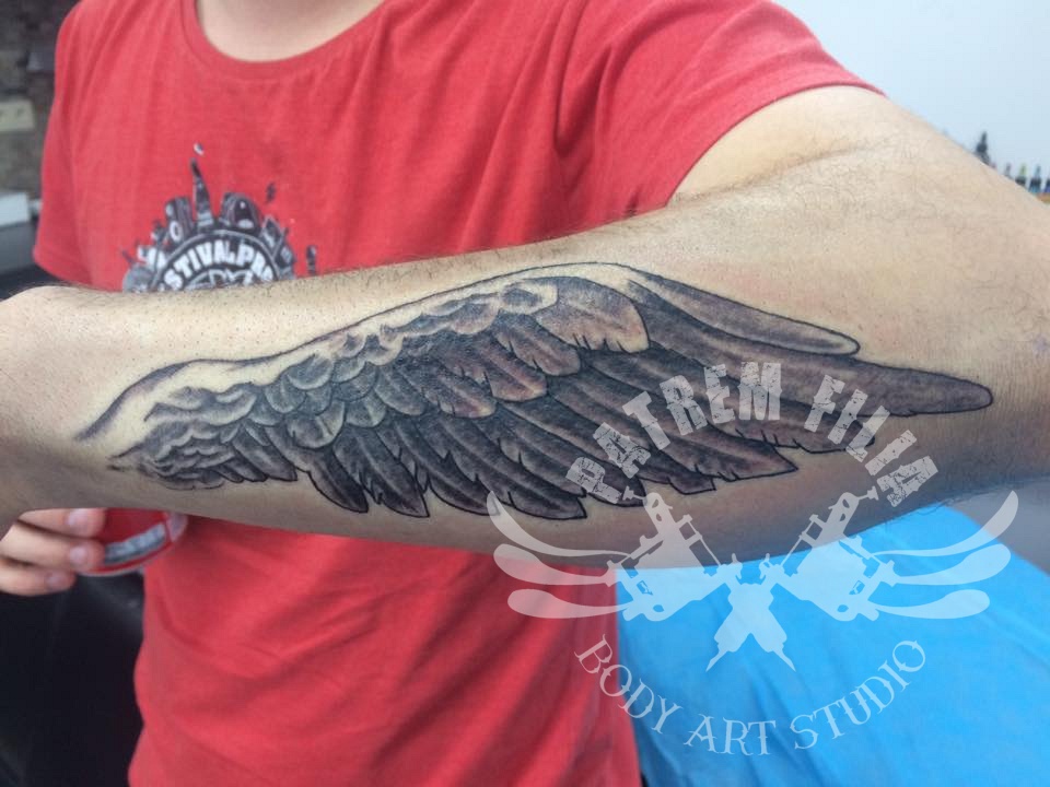 Realistische vleugel tattoo Tattoeages