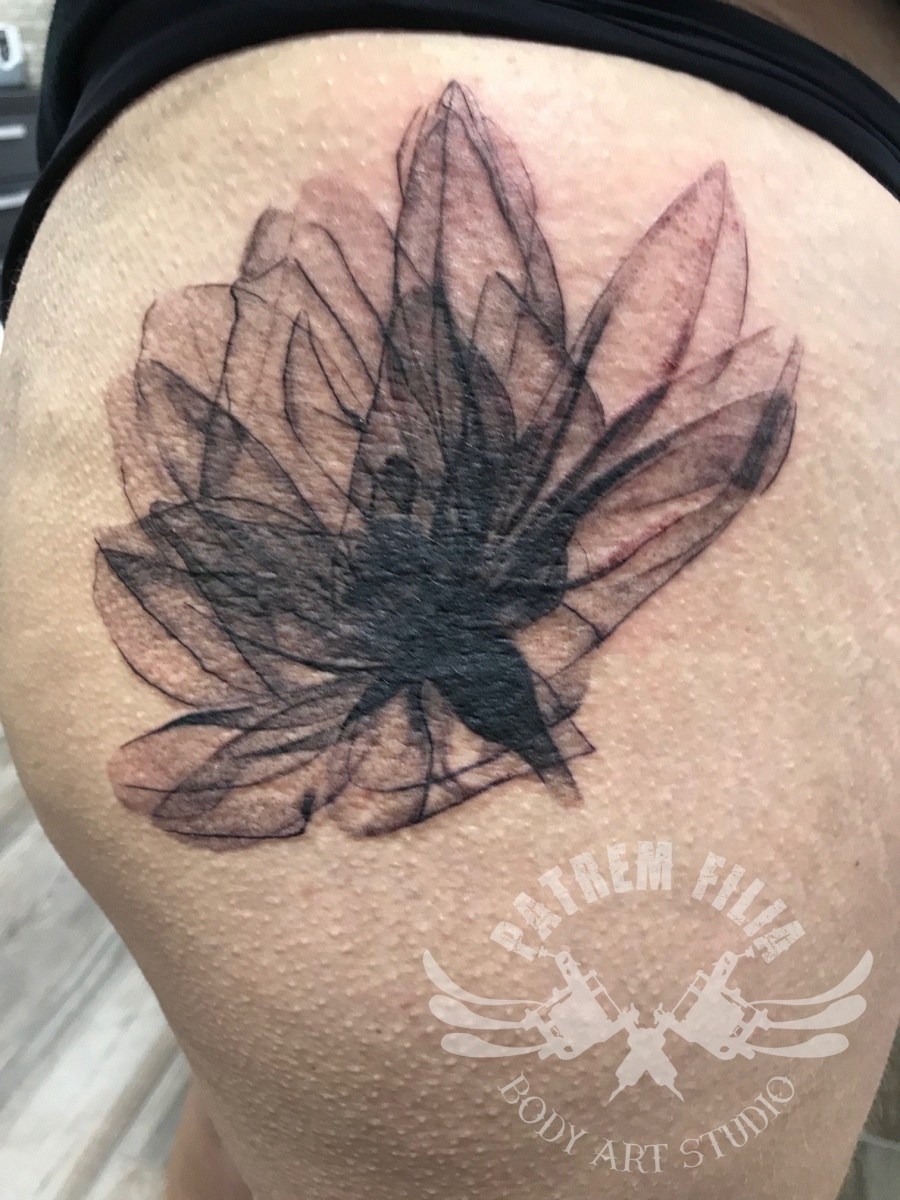 Röntgen Bloem tattoo Tattoeages