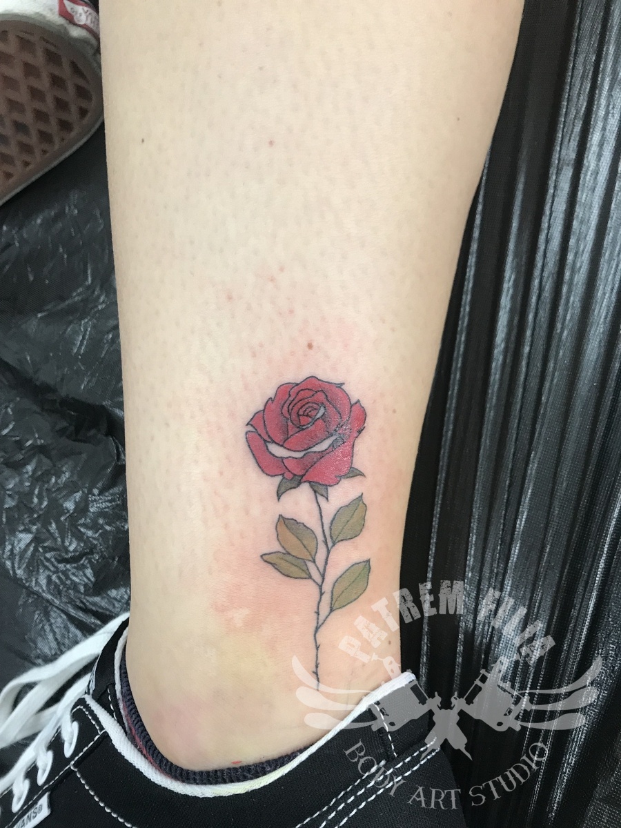 roosje op enkel Tattoeages
