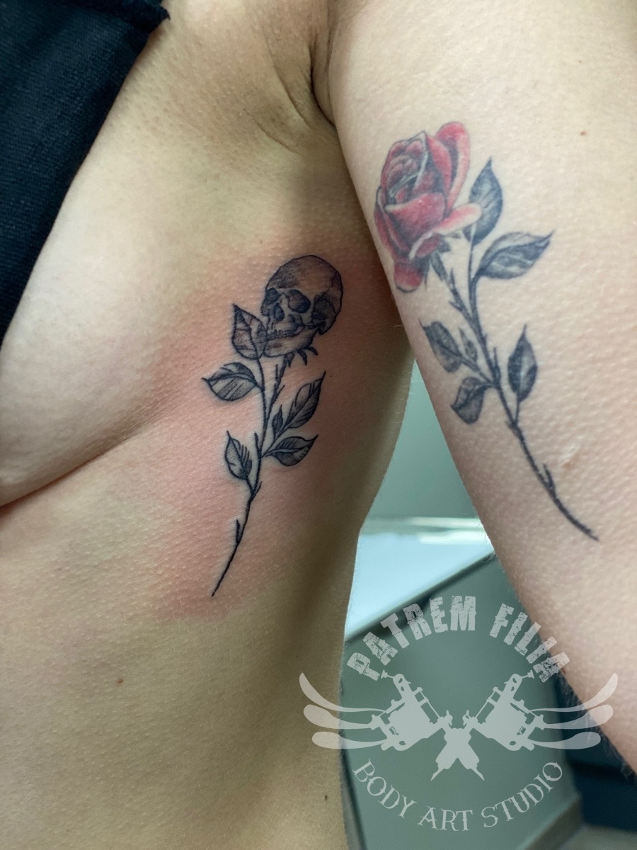 rose skull Tattoeages