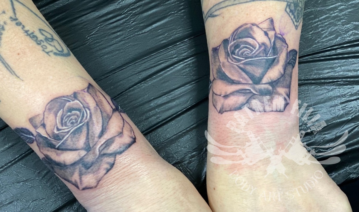 rozen op polsen Tattoeages