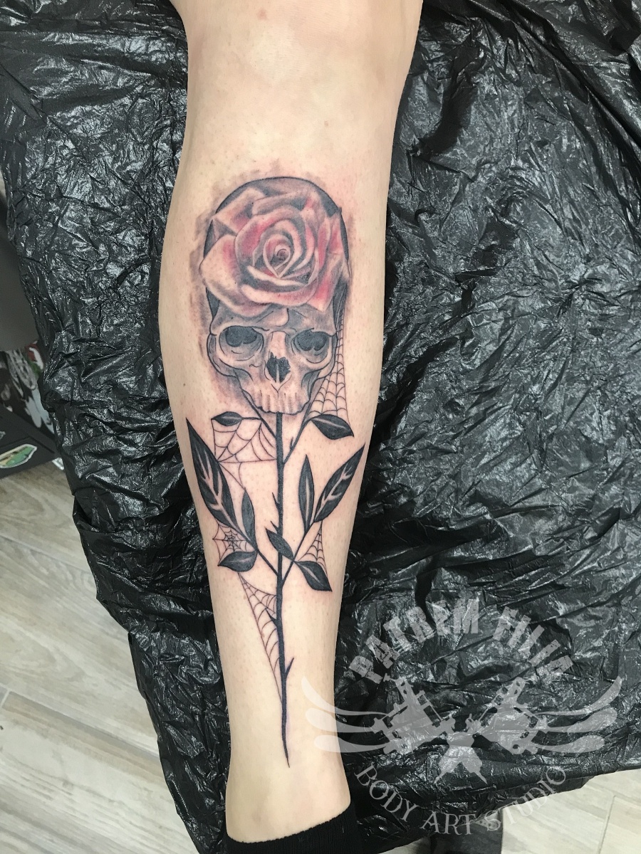 schedel met roos Tattoeages