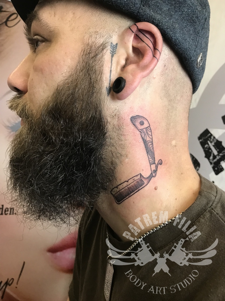Scheermes tattoo Tattoeages