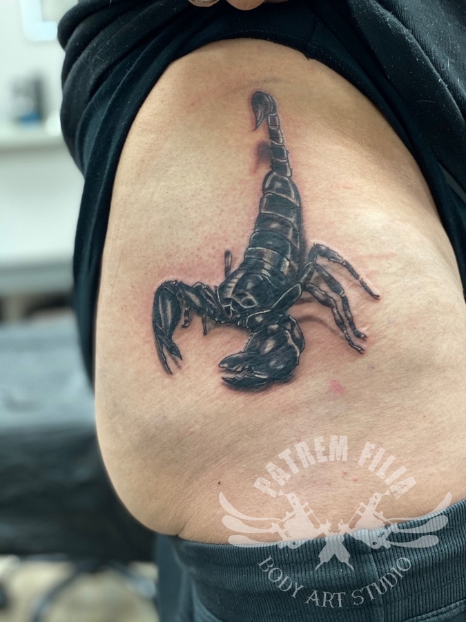 Schorpioen coverup op Bil Tattoeages