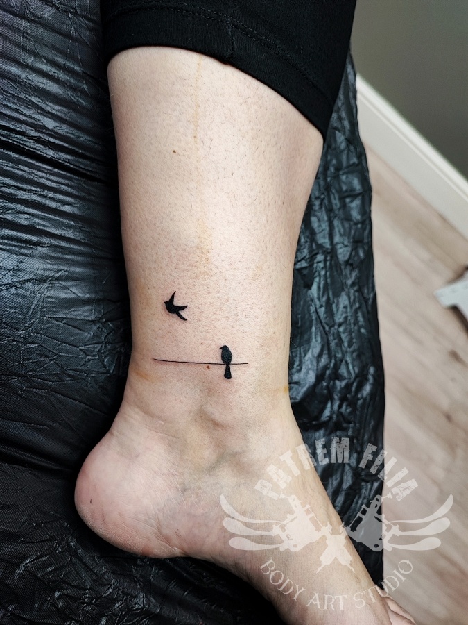 silhouette vogeltjes op enkel Tattoeages