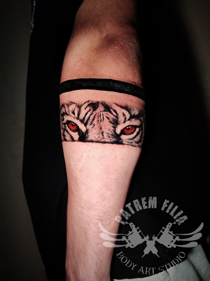 tijger ogen armband Tattoeages
