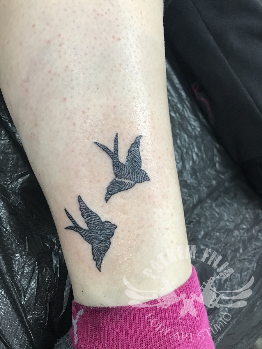 Vingerafdruk in zwaluw vorm Tattoeages