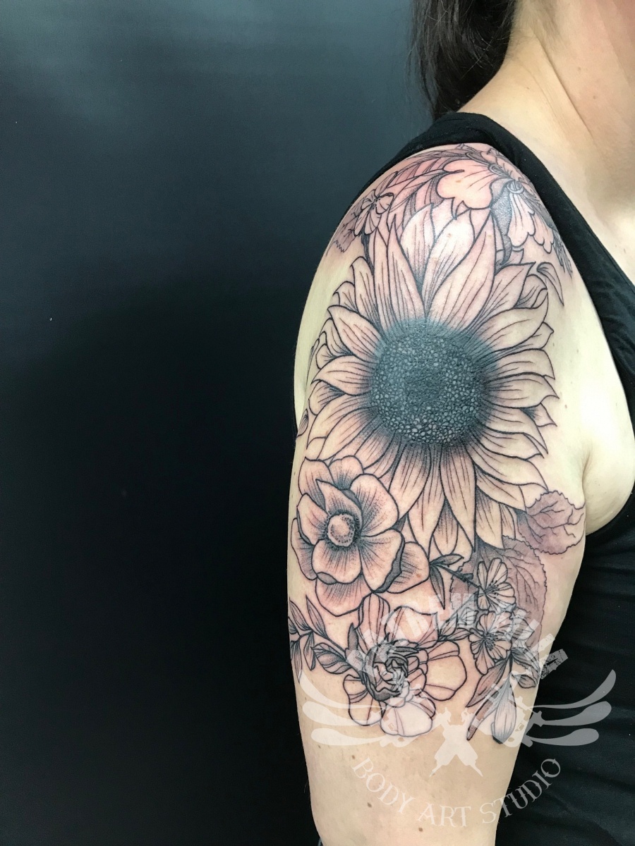 Wilde bloemen cover up Tattoeages