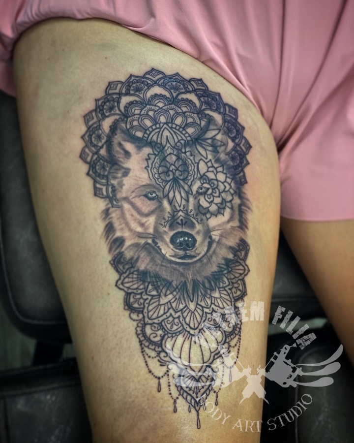 wolf combinatie met mandala Tattoeages