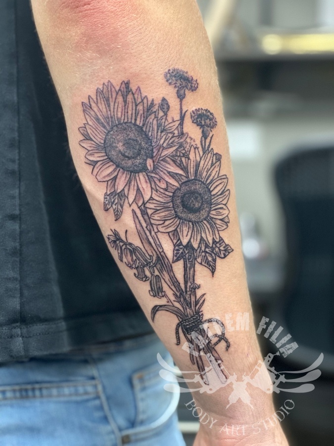 Zonnebloemen op onderarm Tattoeages