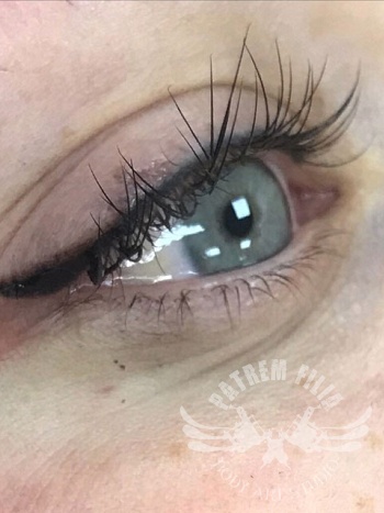Winged Eyeliner