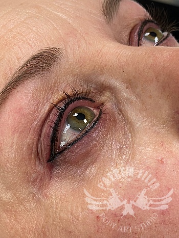eyeliner boven en onder met wing