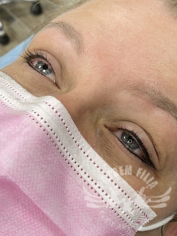 Eyeliner boven en onder met wing