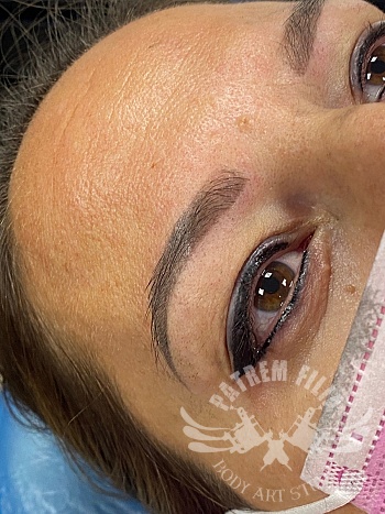 Eyeliner onder en boven kayal met wing
