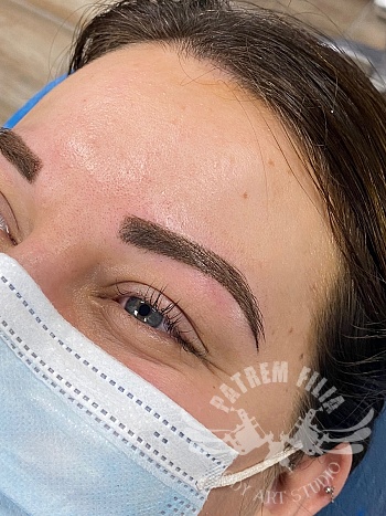 Powderbrows voor en na