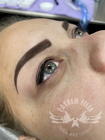 Wenkbrauwen - Eyeliner - Lippen