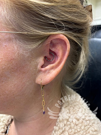 Daith piercing
