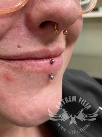 Vertical Labret