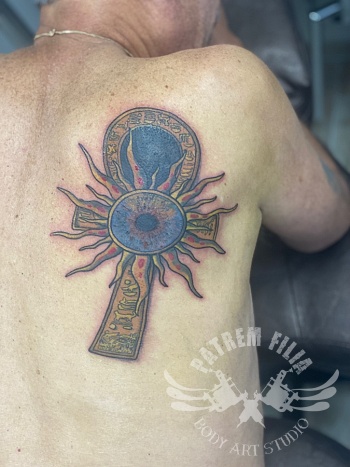 Ankh symbool met eigen Oog van Klant.