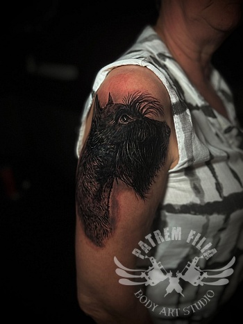 Blackwork hondenportret — karakter in elke haarlijn