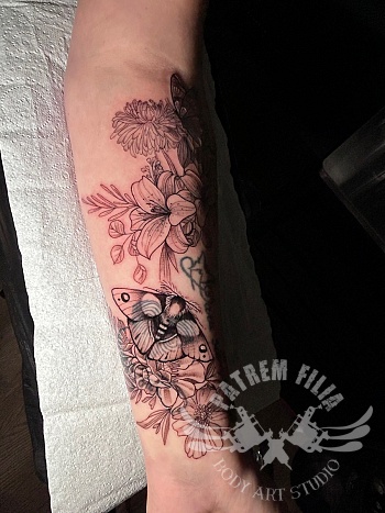 cover met bloemen en vlinders