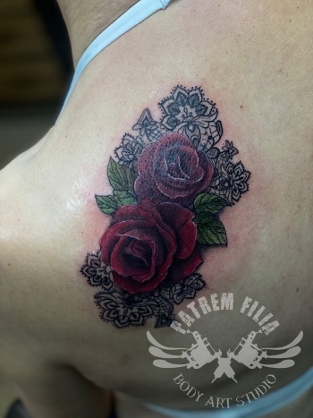 Cover met rozen en kant