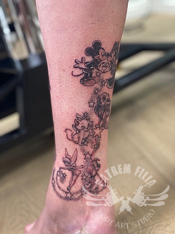 Disney tattoo om littekens te camoufleren