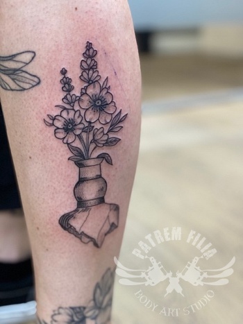 Flessennek met bloemen