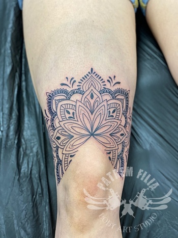 Mandala boven de knie