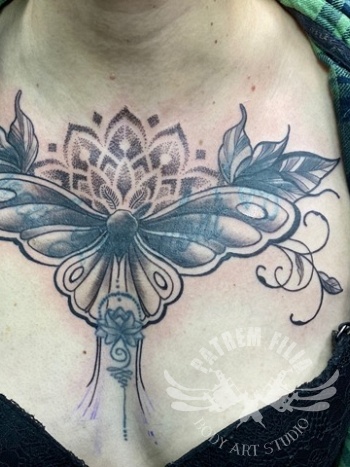 Mandala op borst